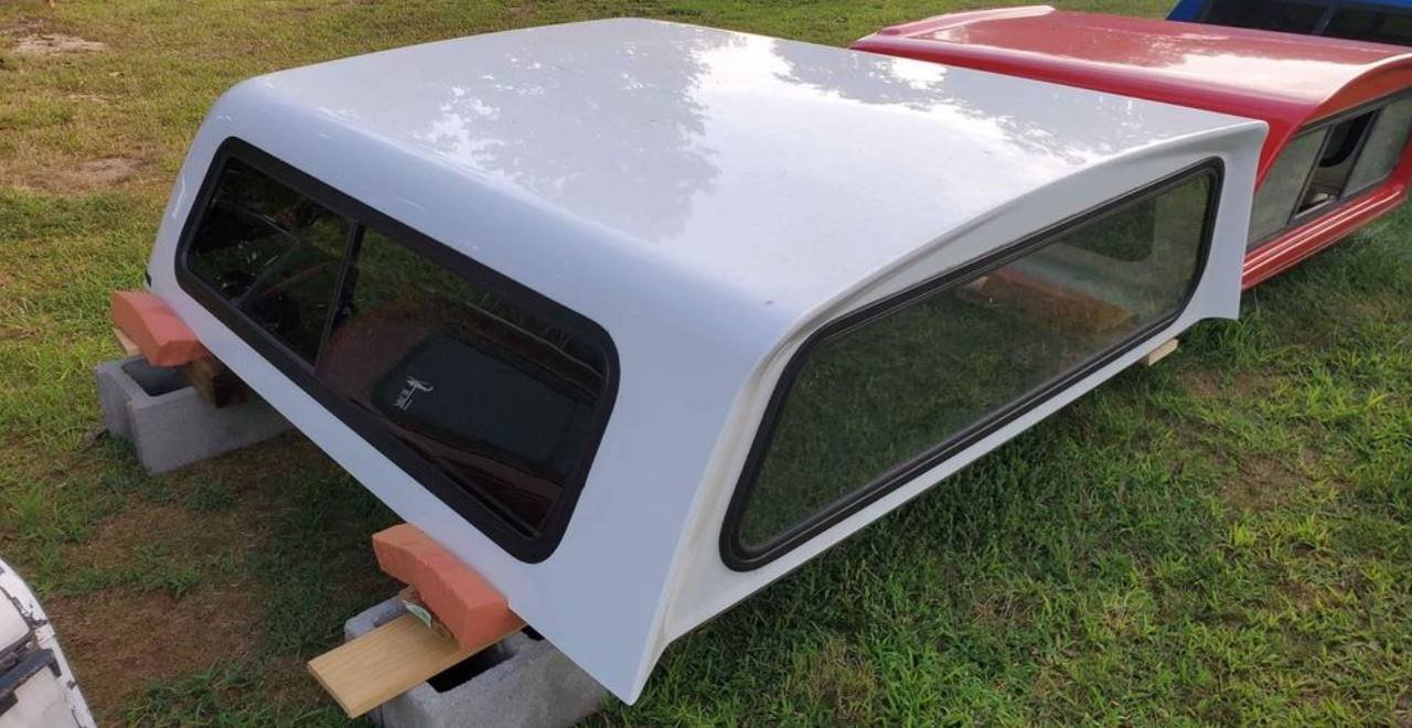 2005–2015 Toyota Tacoma Camper Shell — Silver (5 ft Bed) view 4